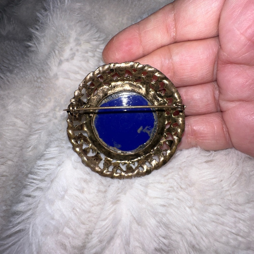 Vintage unsigned Victorian Courting Couple Brooch Pin Blue and Gold Pearls - Picture 2 of 5